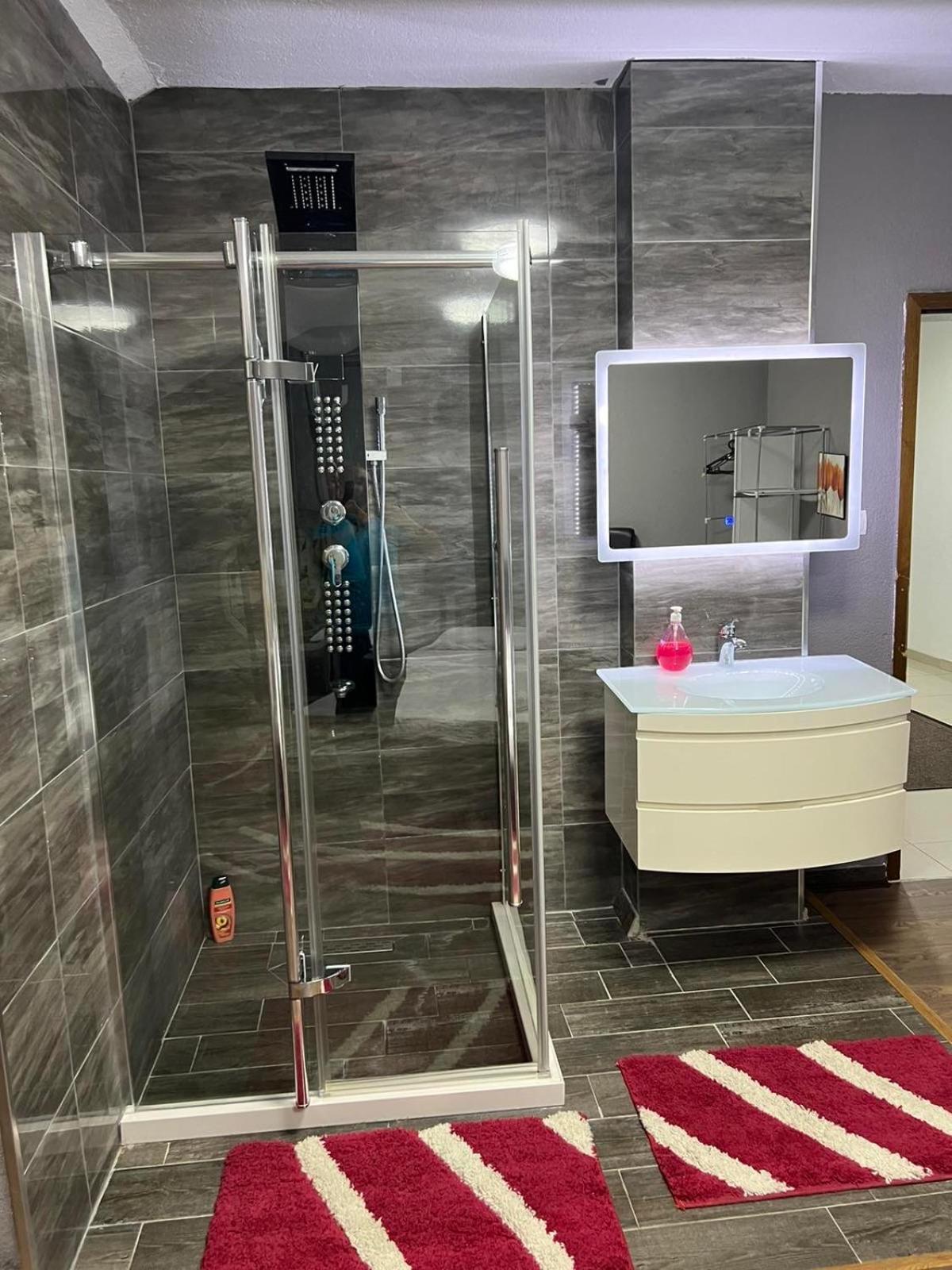 Hotelwhite Gjilan Екстериор снимка